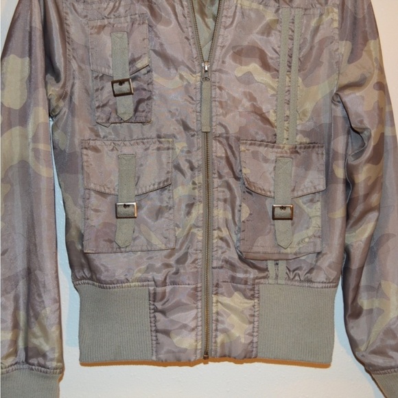 GUC!! O’NEIL - Camouflage Bomber Jacket With Faux Fur Hood. Very Cute!! Sz Small - Picture 4 of 8